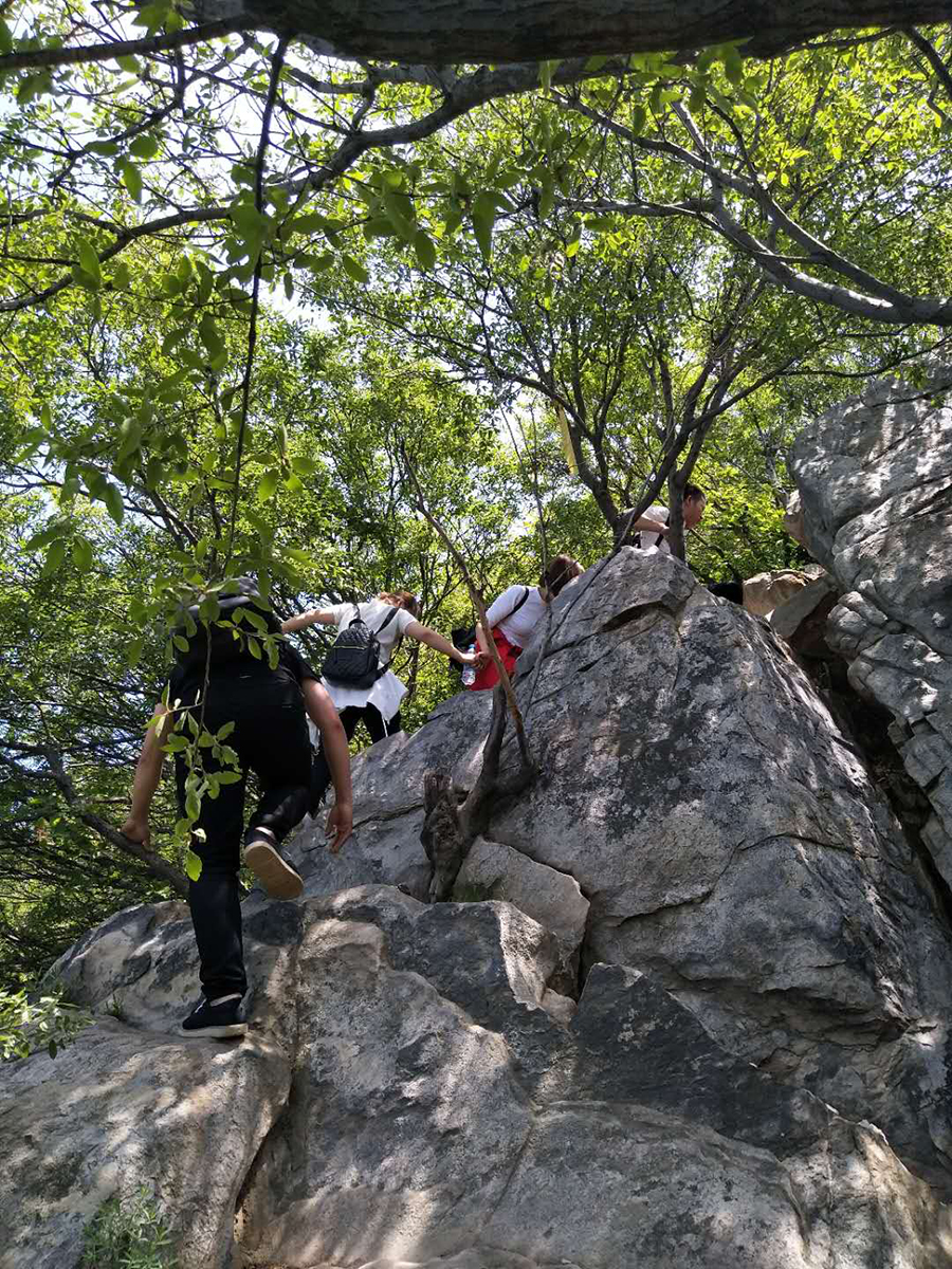 20.1怪费劲的路·摄影·樊新莆.jpg